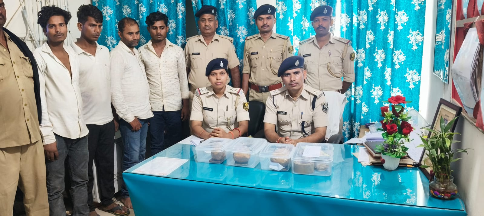 अंतरराज्यीय अफीम तस्कर गिरोह के चार गिरफ्तार,अफीम की खेप बरामद